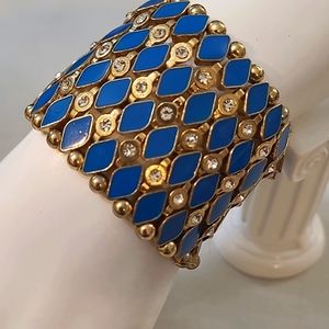 Stretchy  statmet bracelet Cache blue and gold metal color base. Rehninstones